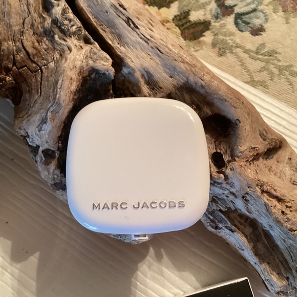 Marc Jacobs 4 Piece Makeup Bundle - Picture 4 of 8